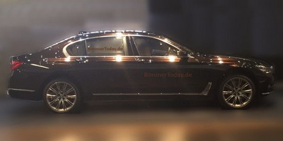 BMW 7 в комплектации Luxury Line