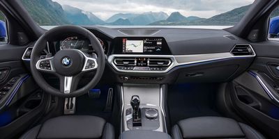 Интерьер BMW 3 седьмого поколения