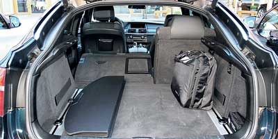 Со сложенными задними сидениями багажник BMW Х6 позволяет загружать большую поклажу